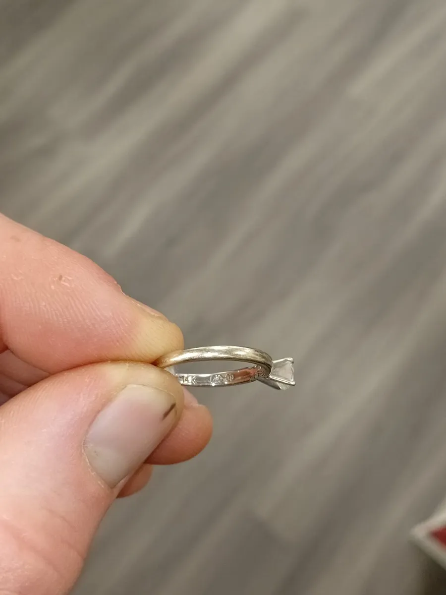 Solitaire diamond ring - Image 1