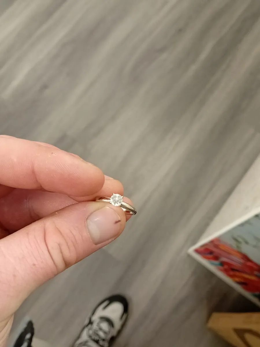 Solitaire diamond ring - Image 2