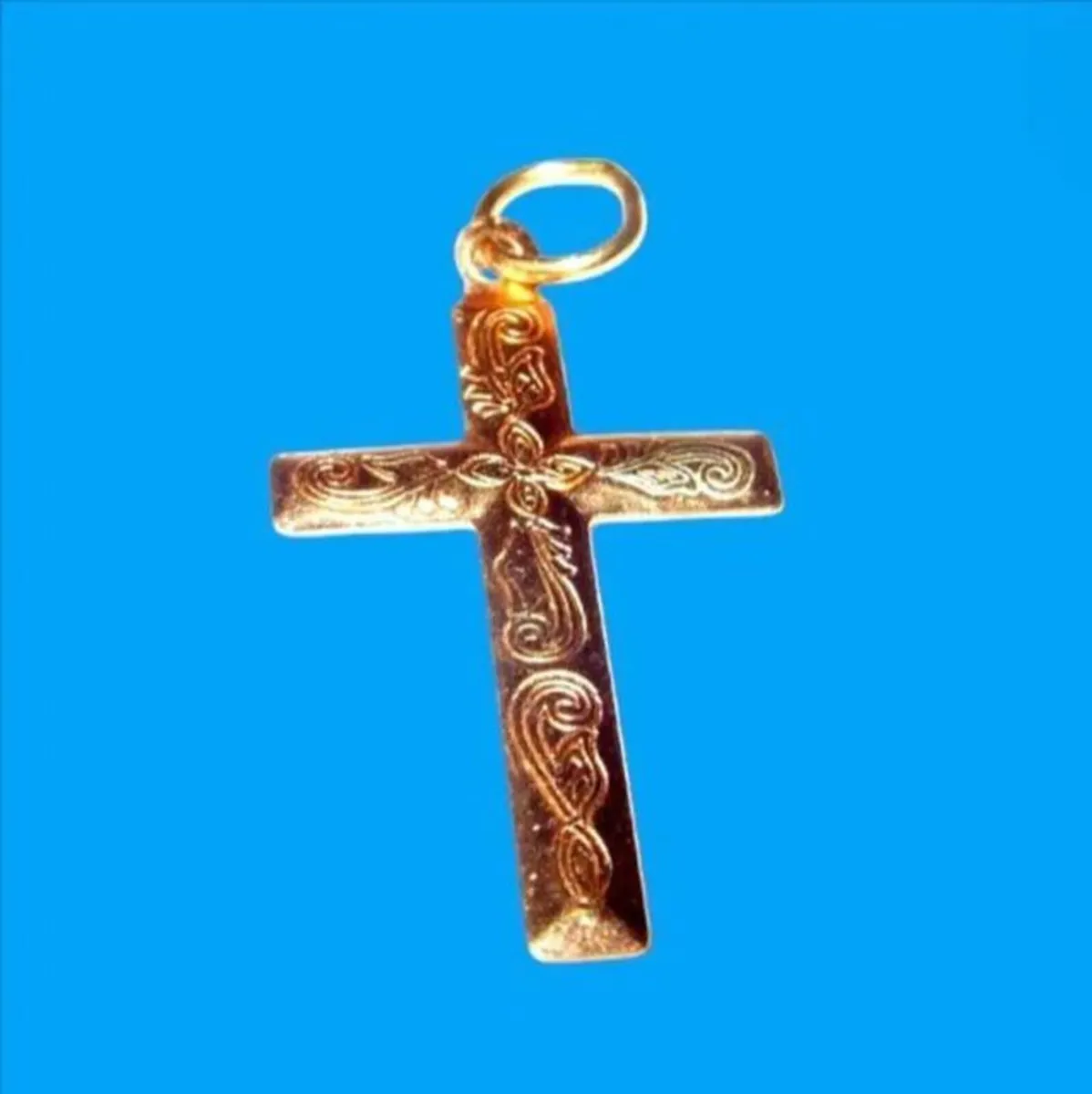 Vintage 9ct Gold Scroll Cross - Image 2