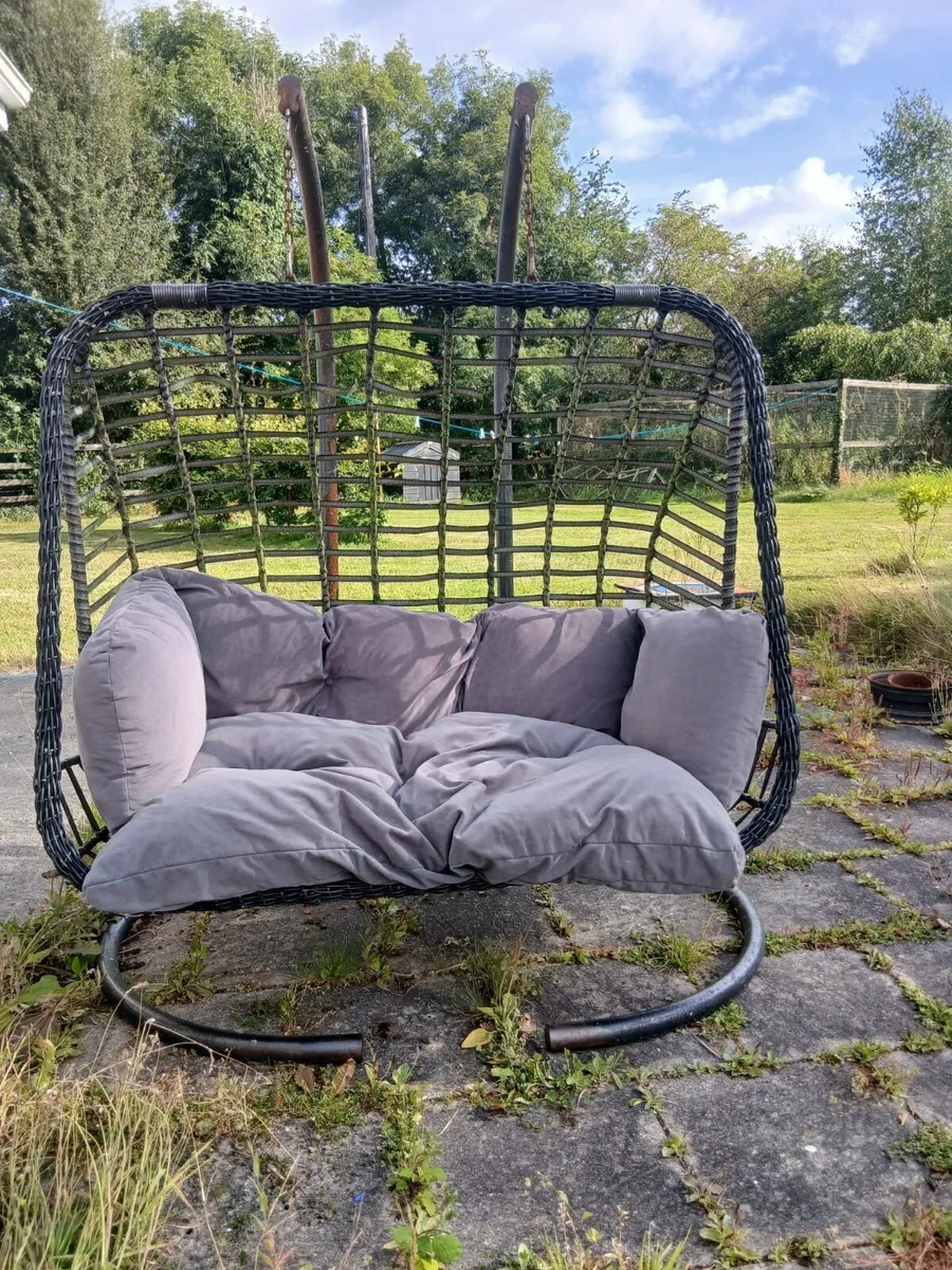 Outdoor seat - Image 1