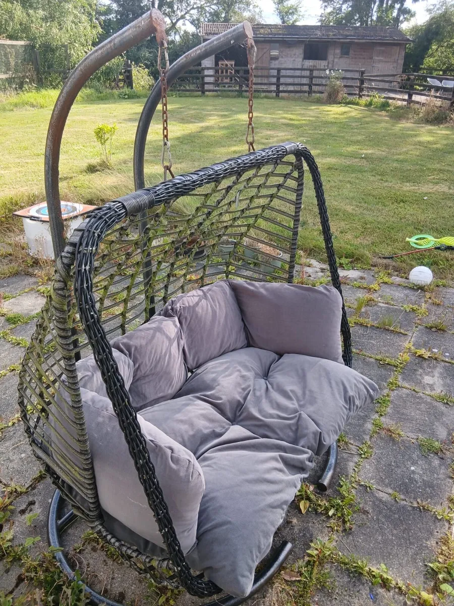Outdoor seat - Image 2