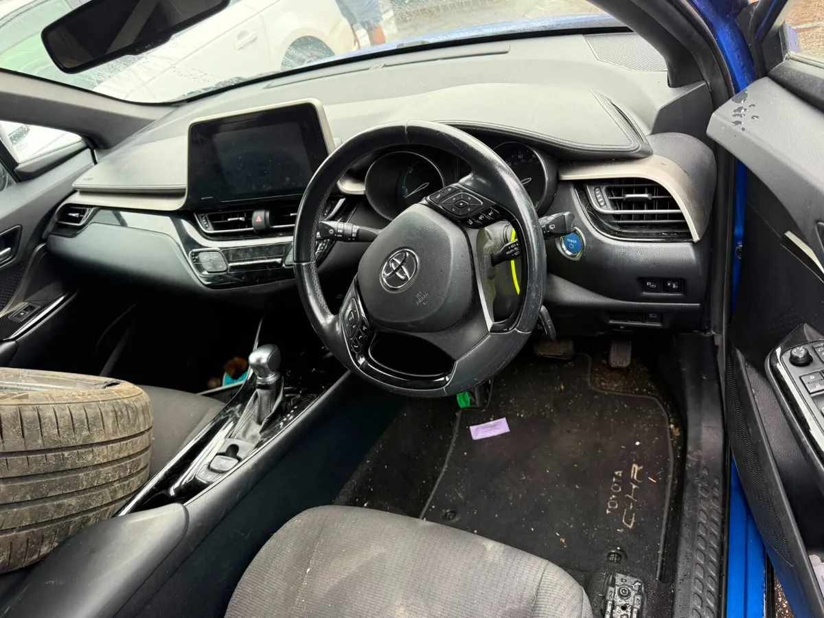 2019 TOYOTA C-HR  CVT 1.8 HYBRID FOR BREAKING! - Image 4