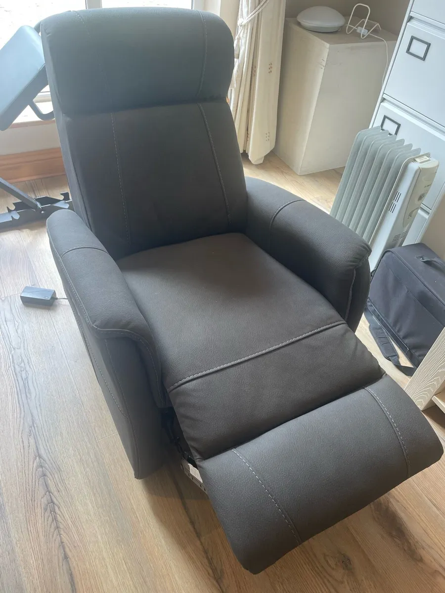 Electronic Recliner Chair - Image 1