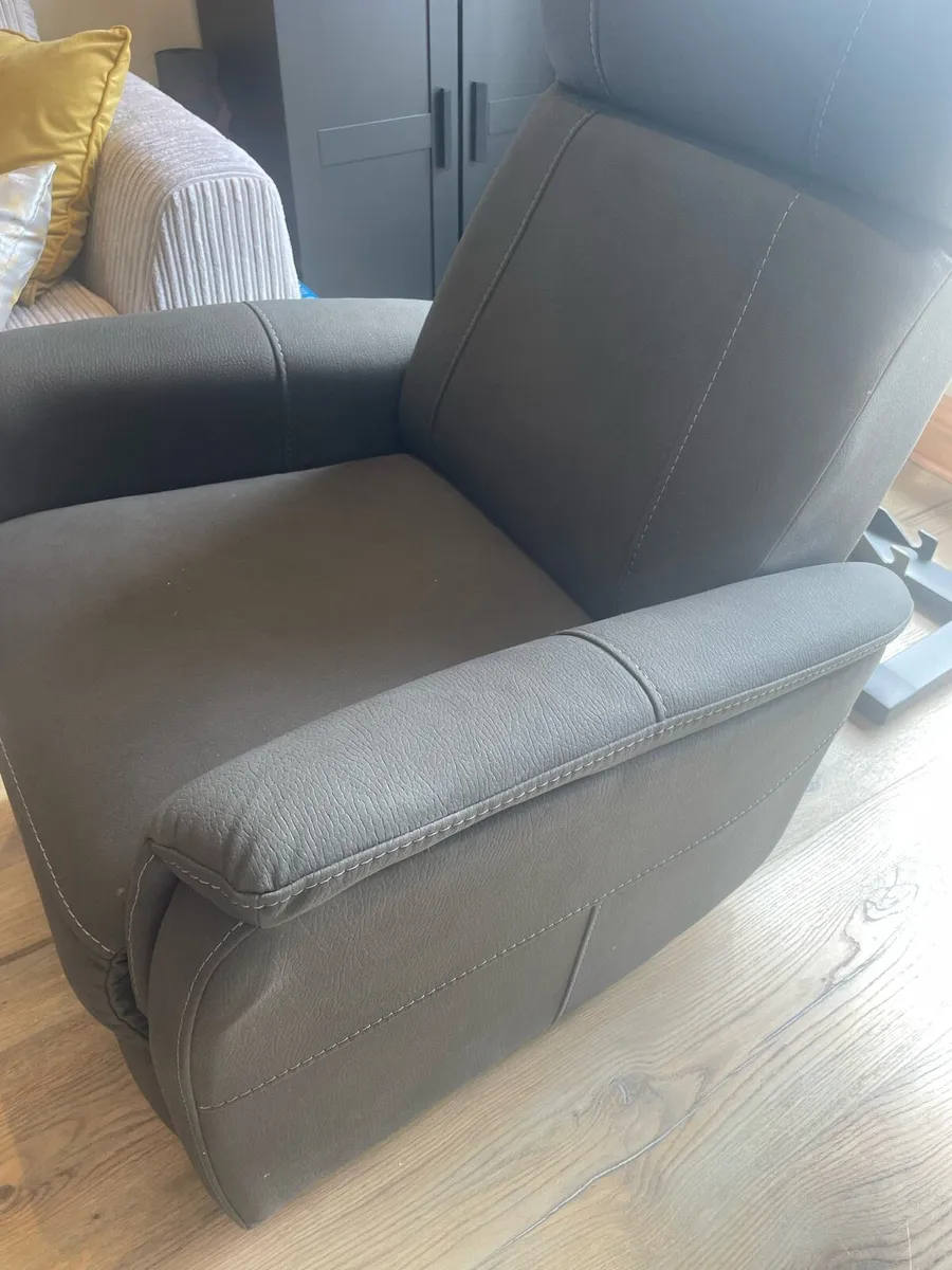 Electronic Recliner Chair - Image 4