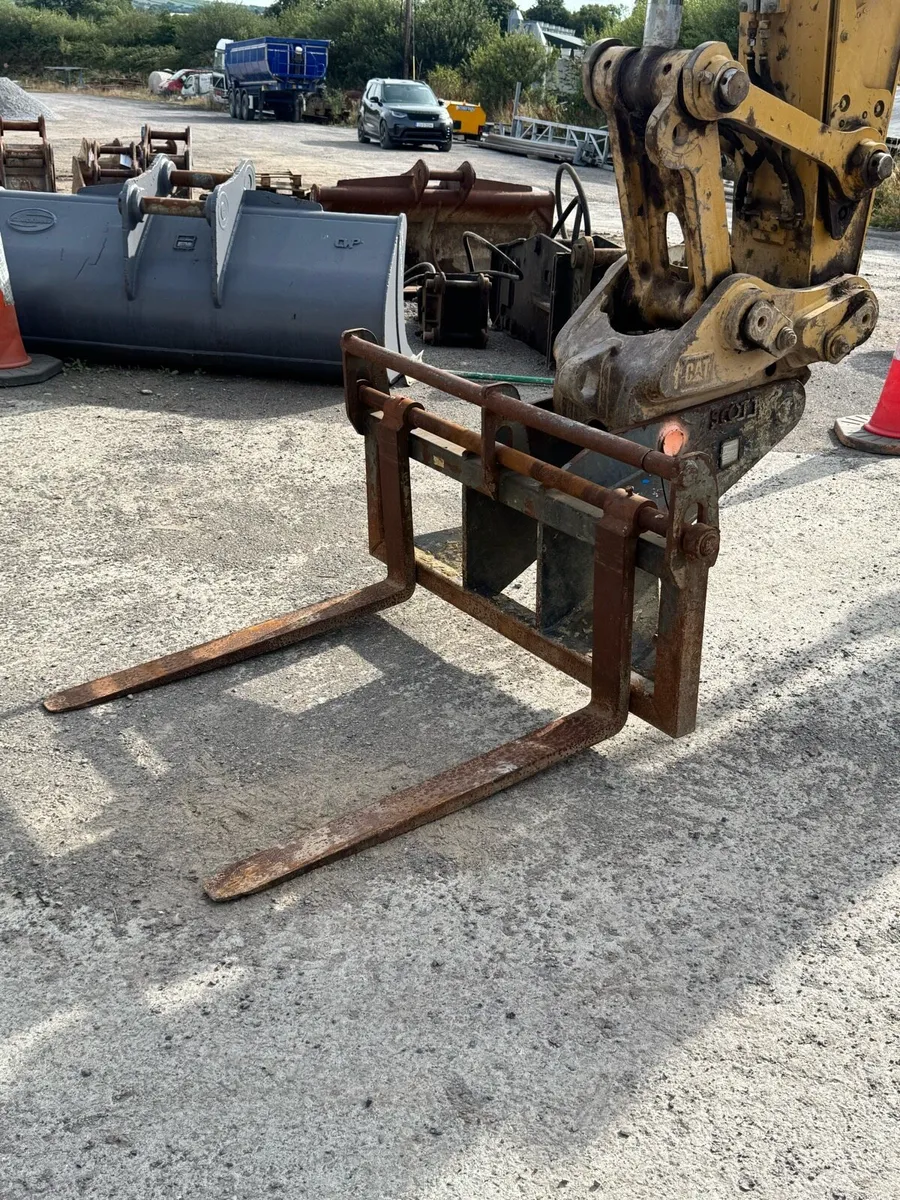 80mm Scott Floating Digger Pallet Forks - Image 1