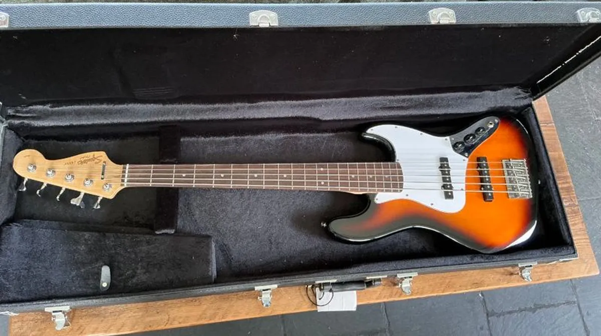Squire Affinity JB V BSB Electric Bass Guitar - Image 3
