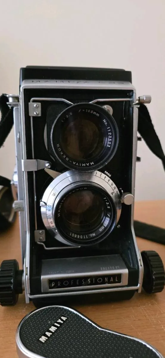 Medium format film camera - Image 1