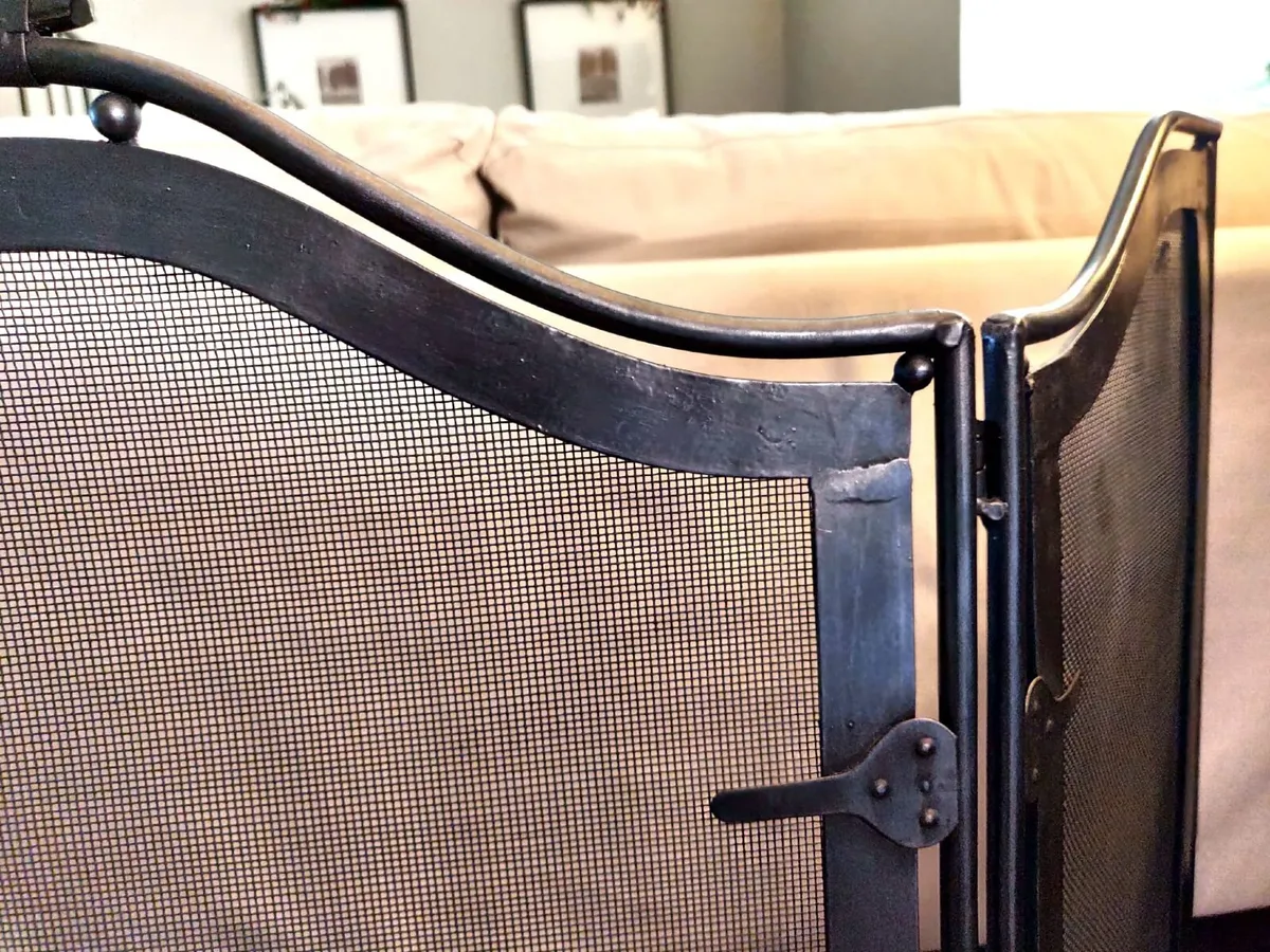 Good quality wrought iron fire screen - Image 2
