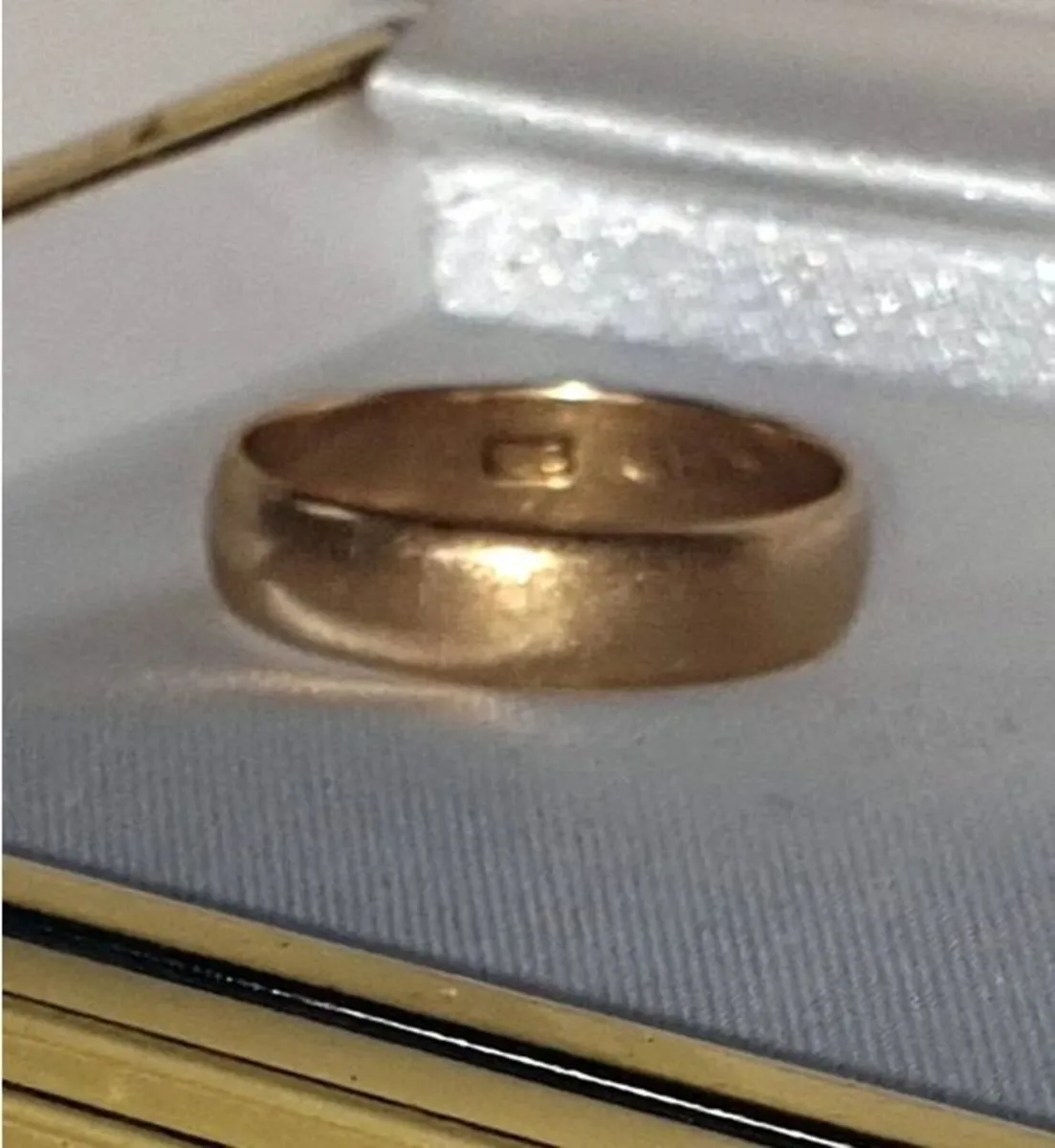 Vintage 18ct Gold Wedding Band / Ring - Image 3