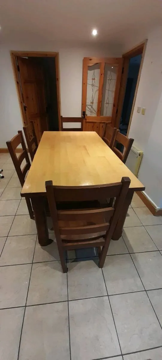 Rubberwood table and 6 chairs - Image 1