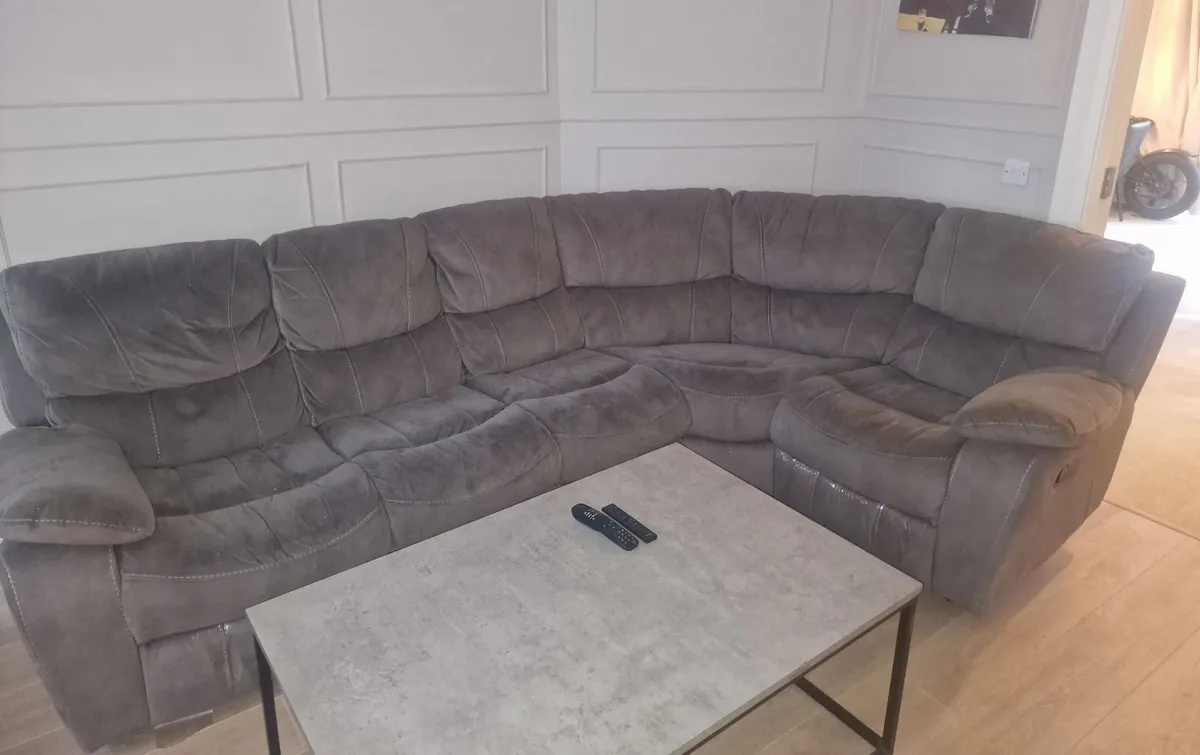 Ez living 5 seat corner sofa and matching armchair - Image 4