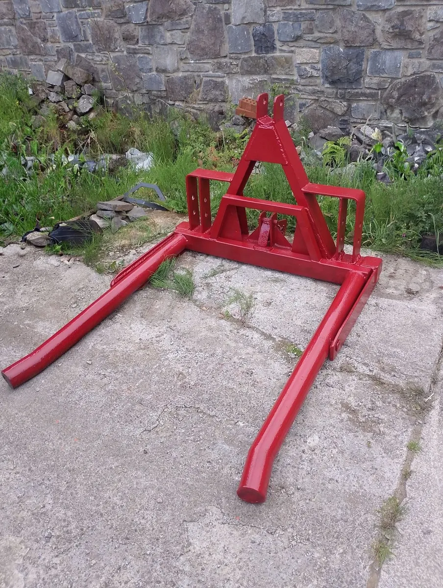 Bale lifter handler carrier - Image 1