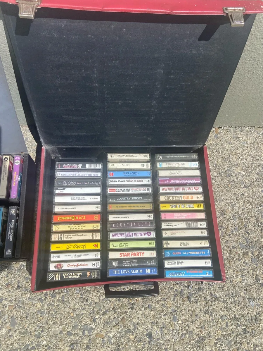 4 Track Cassettes & Carry Cases - Image 1