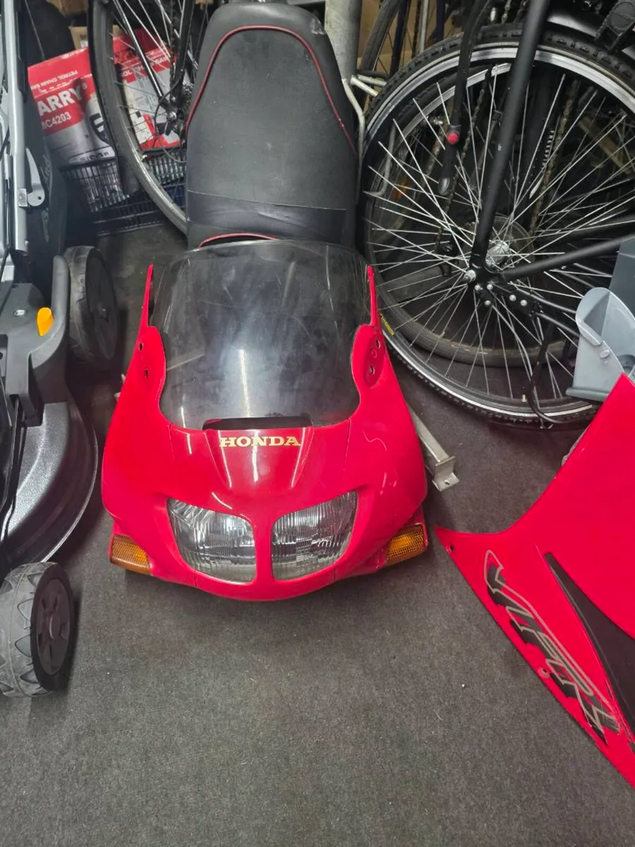 VFR 750 parts - Image 1