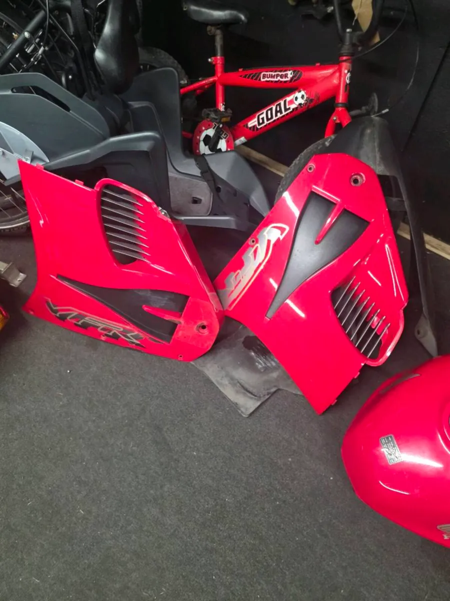 VFR 750 parts - Image 2