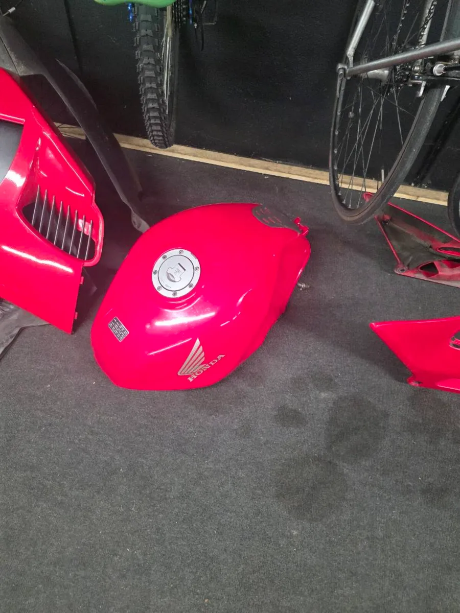 VFR 750 parts - Image 3