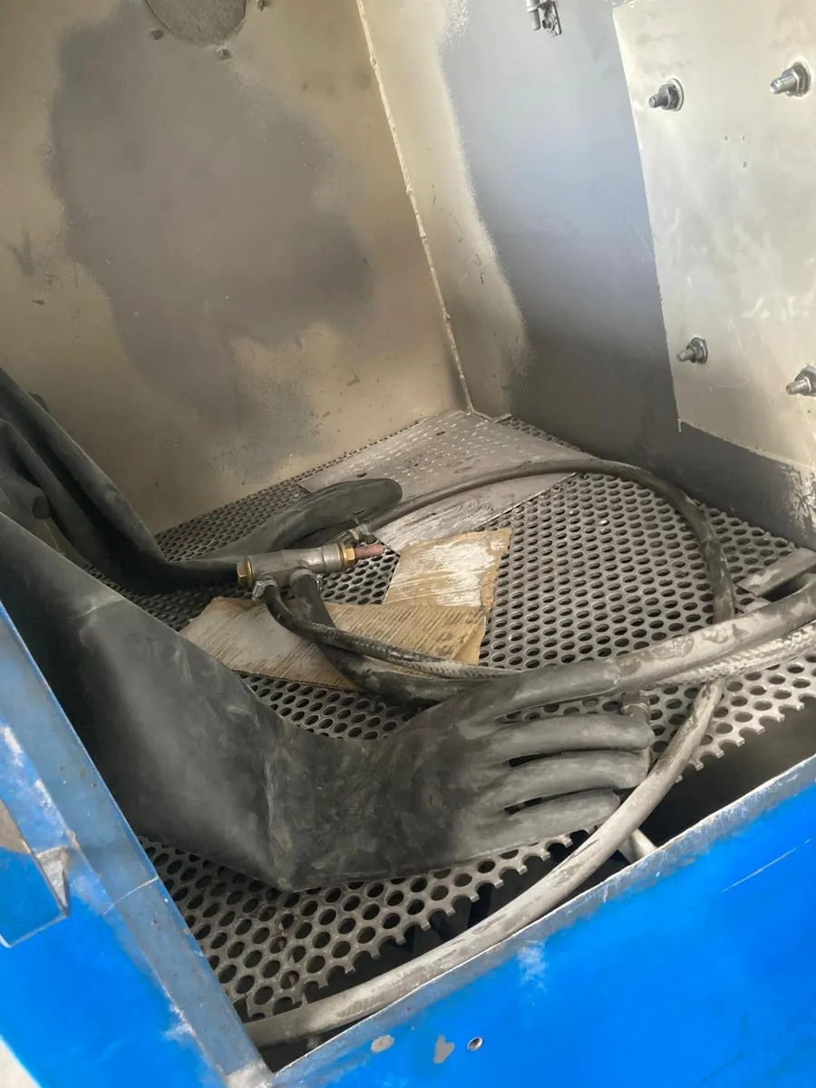 Sand blast cabinet - Image 2