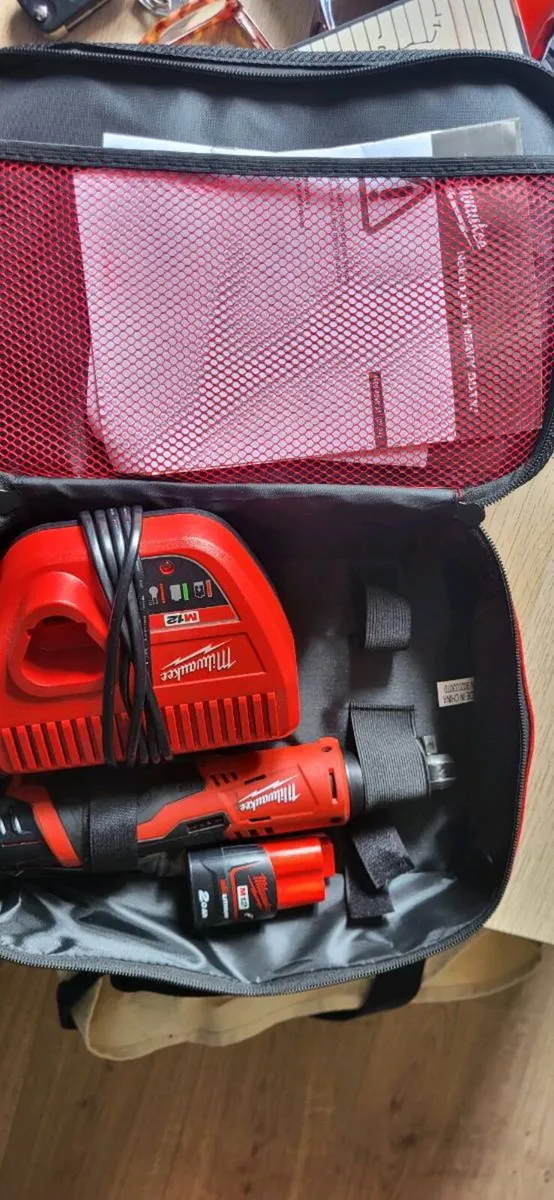 Milwaukee M12 rachet - Image 2
