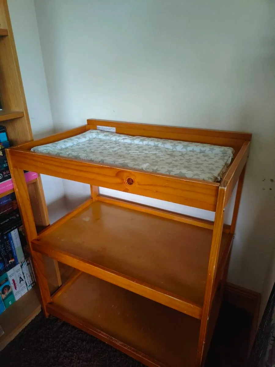 Baby changer / shelf - Image 1