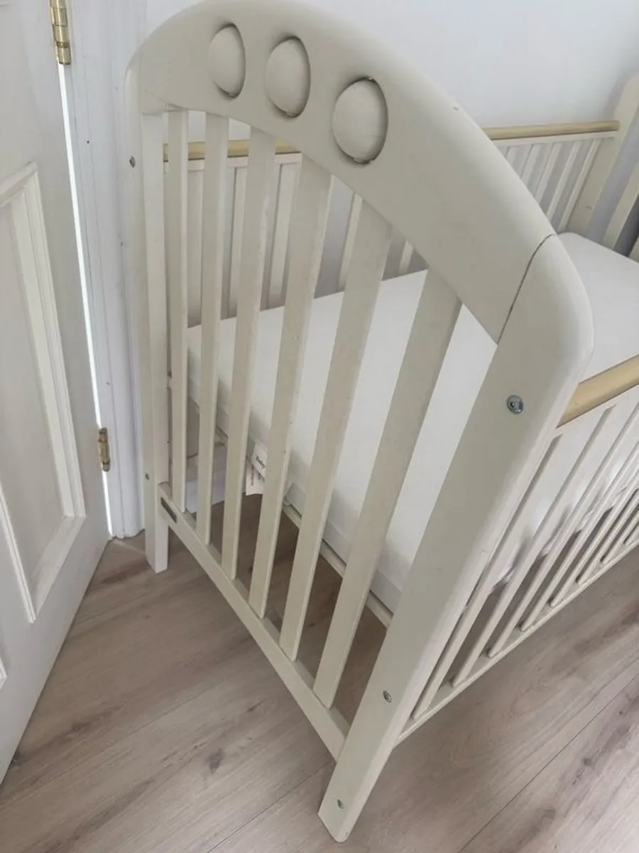 Mama's and Papa's Cot with new mattress - Image 4
