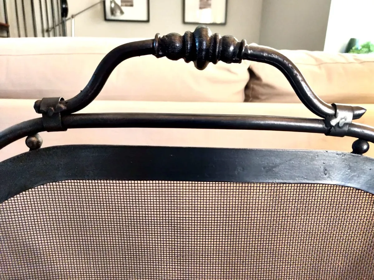 Good quality wrought iron metal fire screen - Image 4