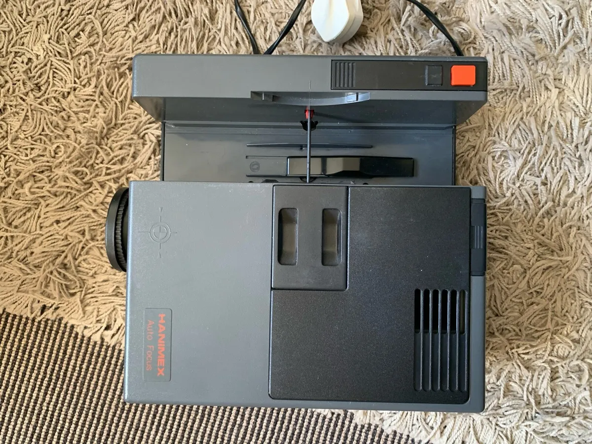 Old type slide projector. - Image 1
