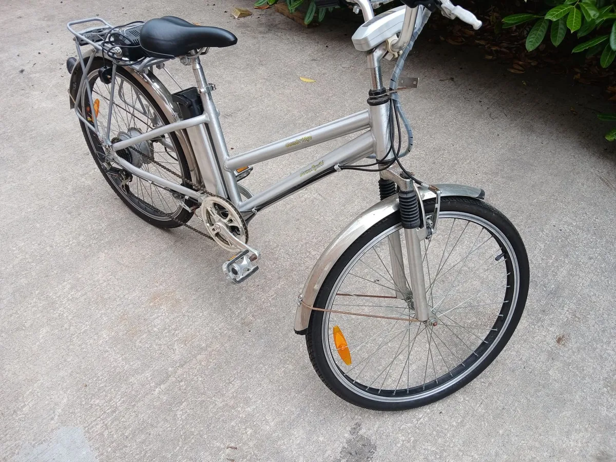 Ladies electric Bicycle - Image 2