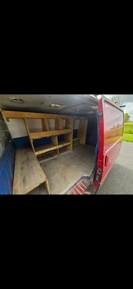 Volkswagen Transporter 2001 - Image 2