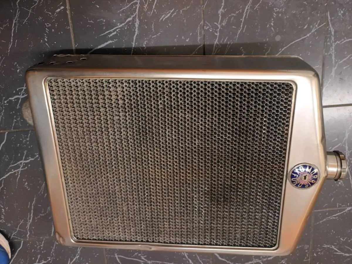 Vintage Car Radiator - Image 4