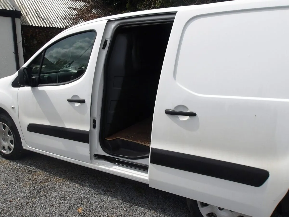 Peugeot Partner 1.6 BlueHDi 75bhp 3 Seats - Image 2