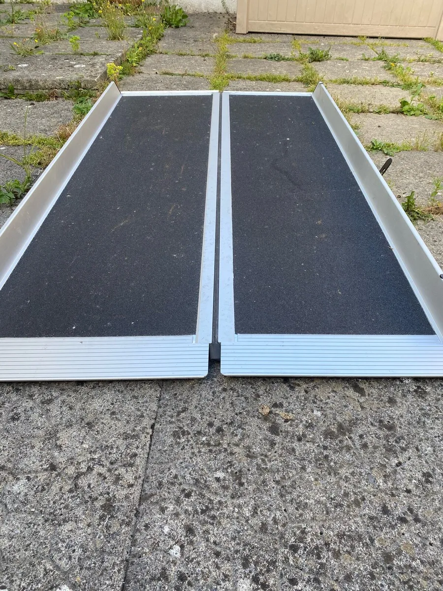 Lightweight aluminium wheelchair ramp - Image 2