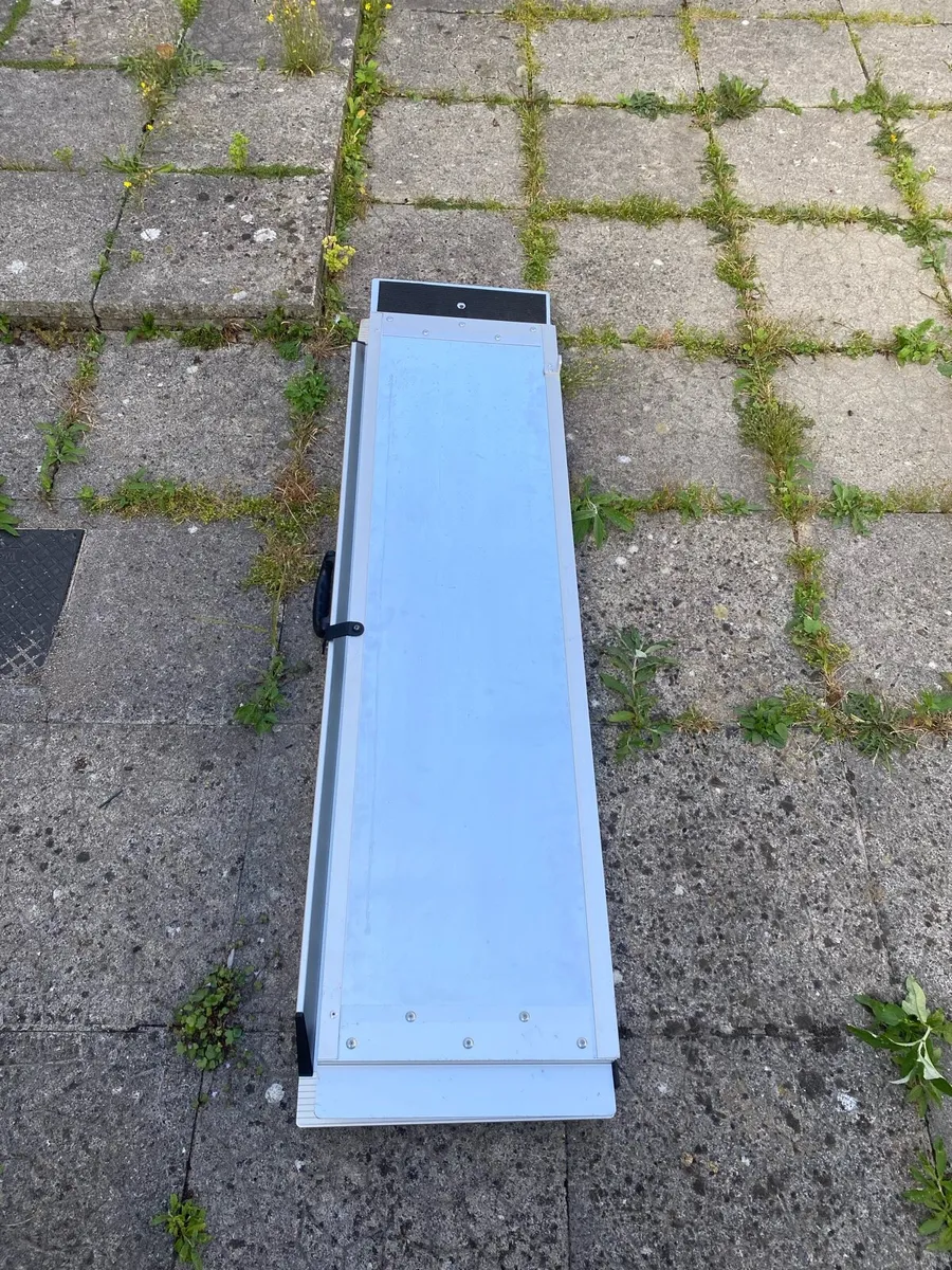 Lightweight aluminium wheelchair ramp - Image 3