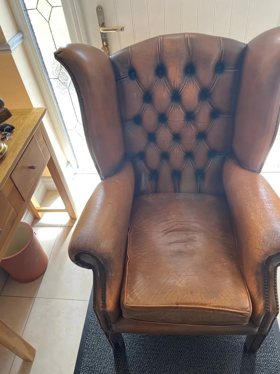 Queen Anne tan leather chair - Image 1