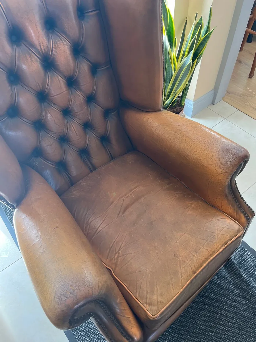 Queen Anne tan leather chair - Image 3