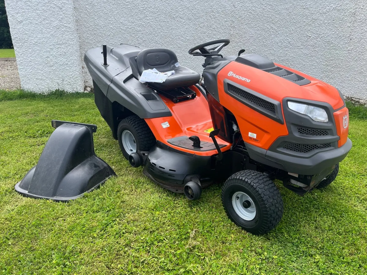 Husqvarna 22hp ride on lawnmower - Image 3