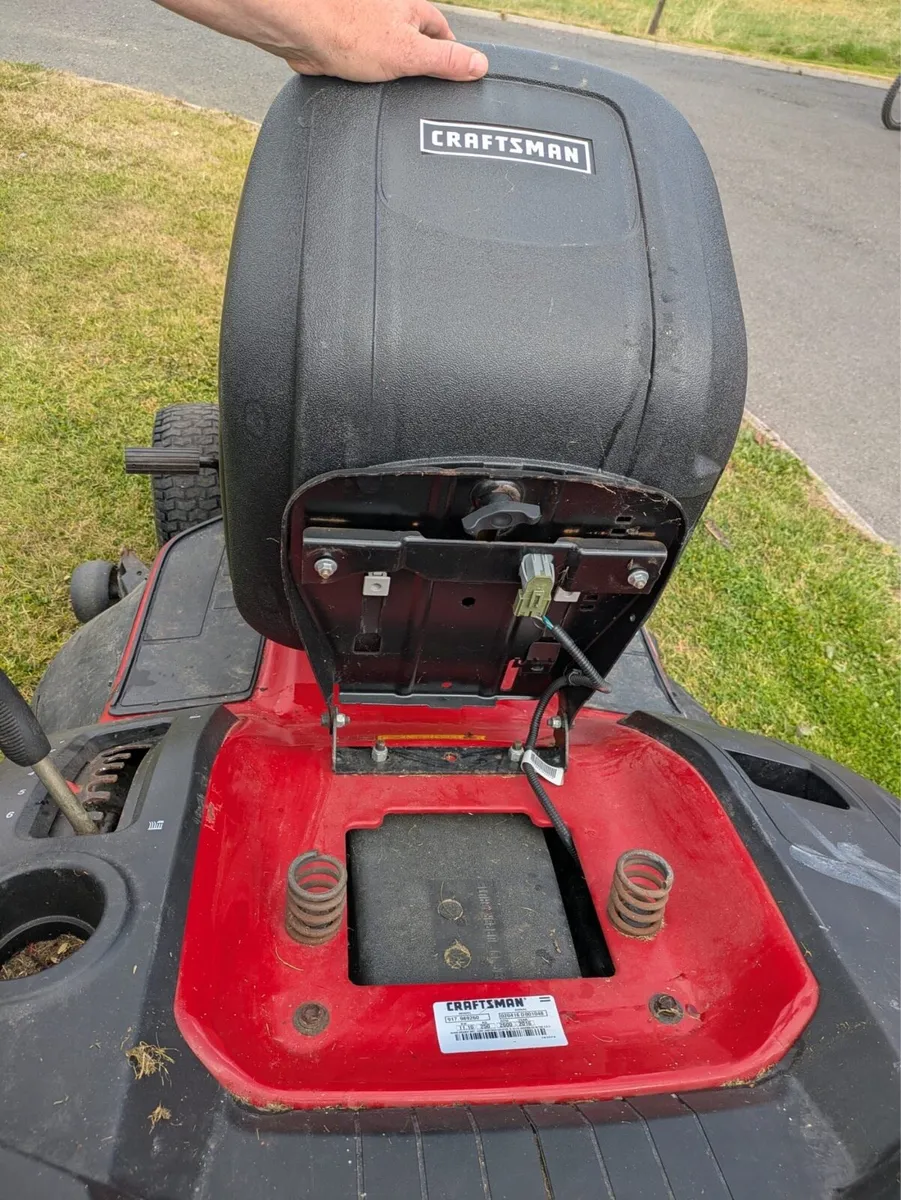 Craftsman Ride on Lawnmower - Image 2