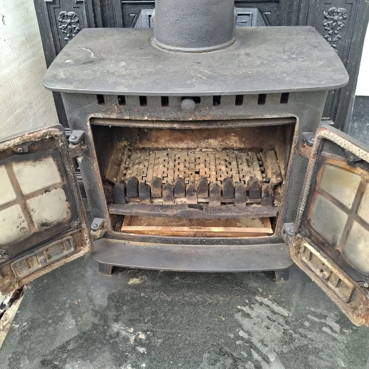 Fireplace  and stove - Image 1