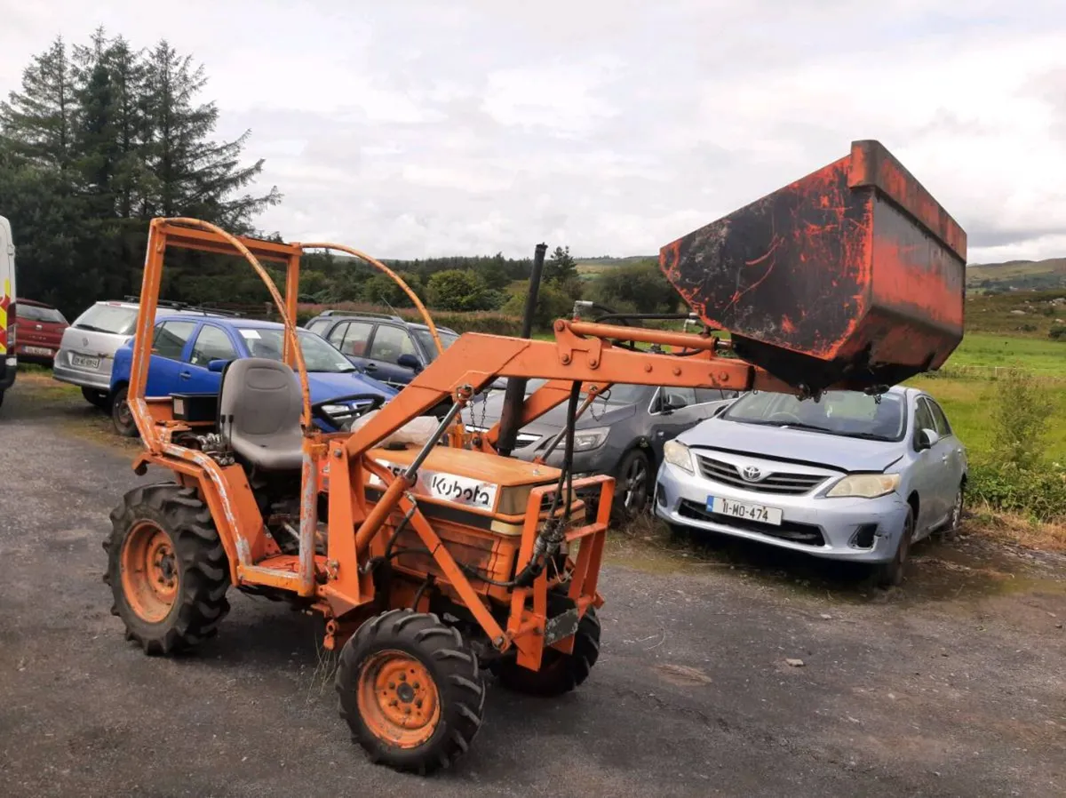 Kubota tractor  4×4 - Image 2