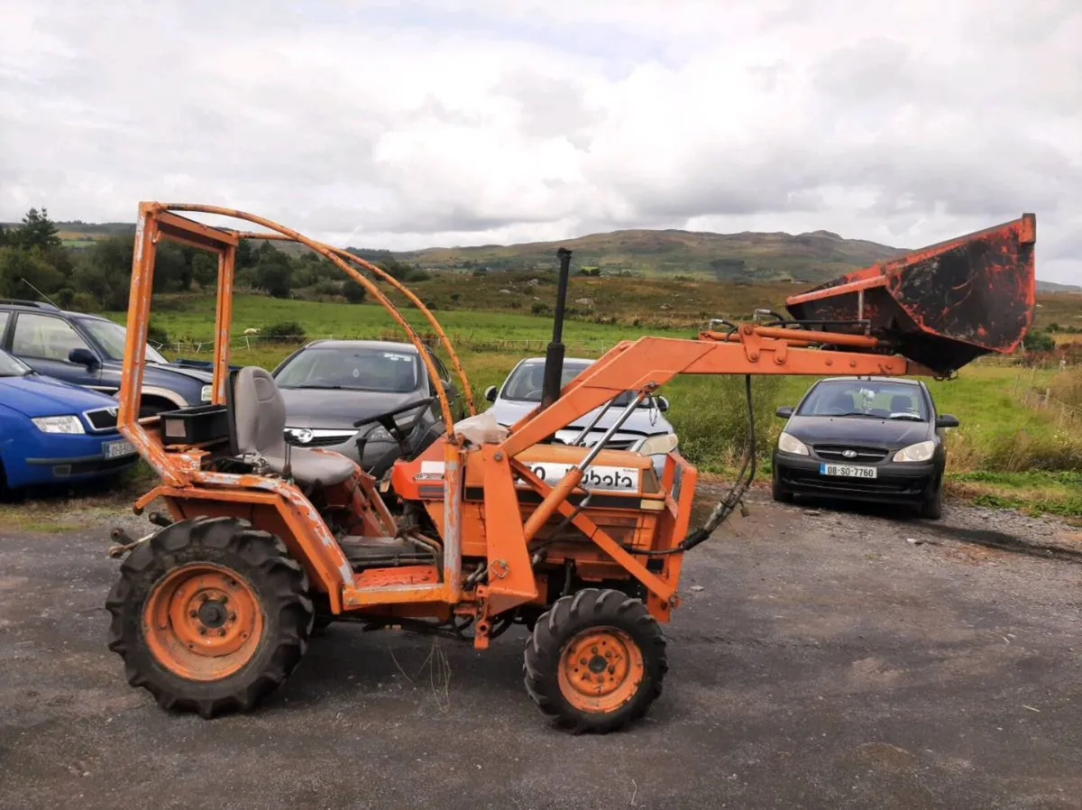 Kubota tractor  4×4 - Image 3