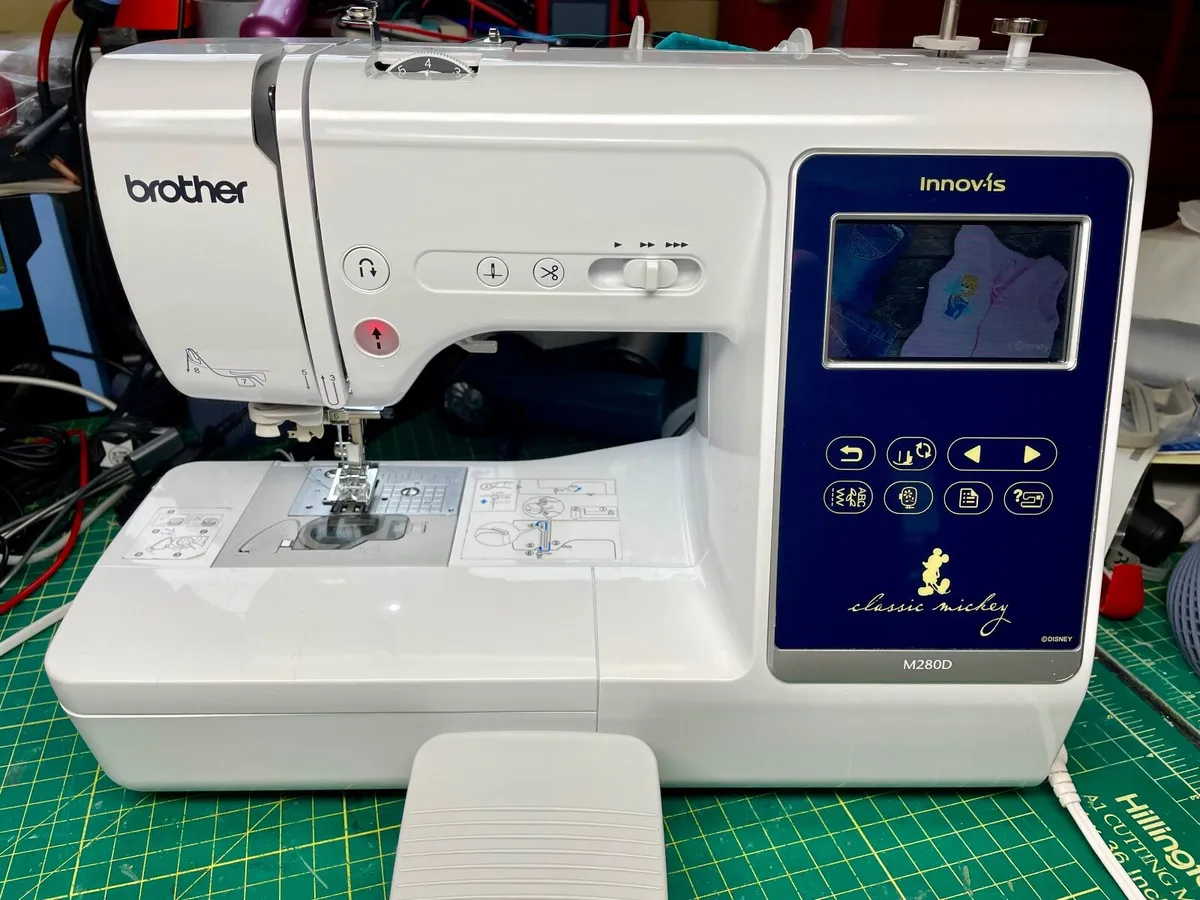 BROTHER M280D Embroidery Sewing machine - As new - Image 2