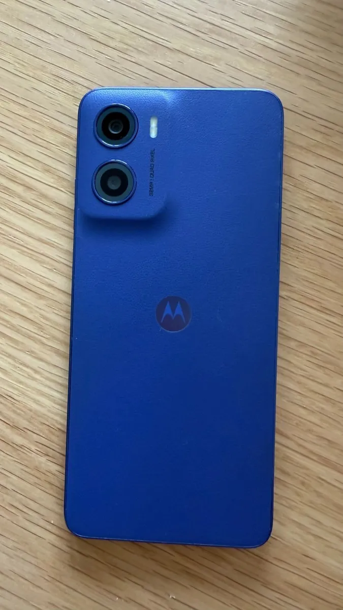 Phone Moto E15, Like New, Barely Used - Image 3