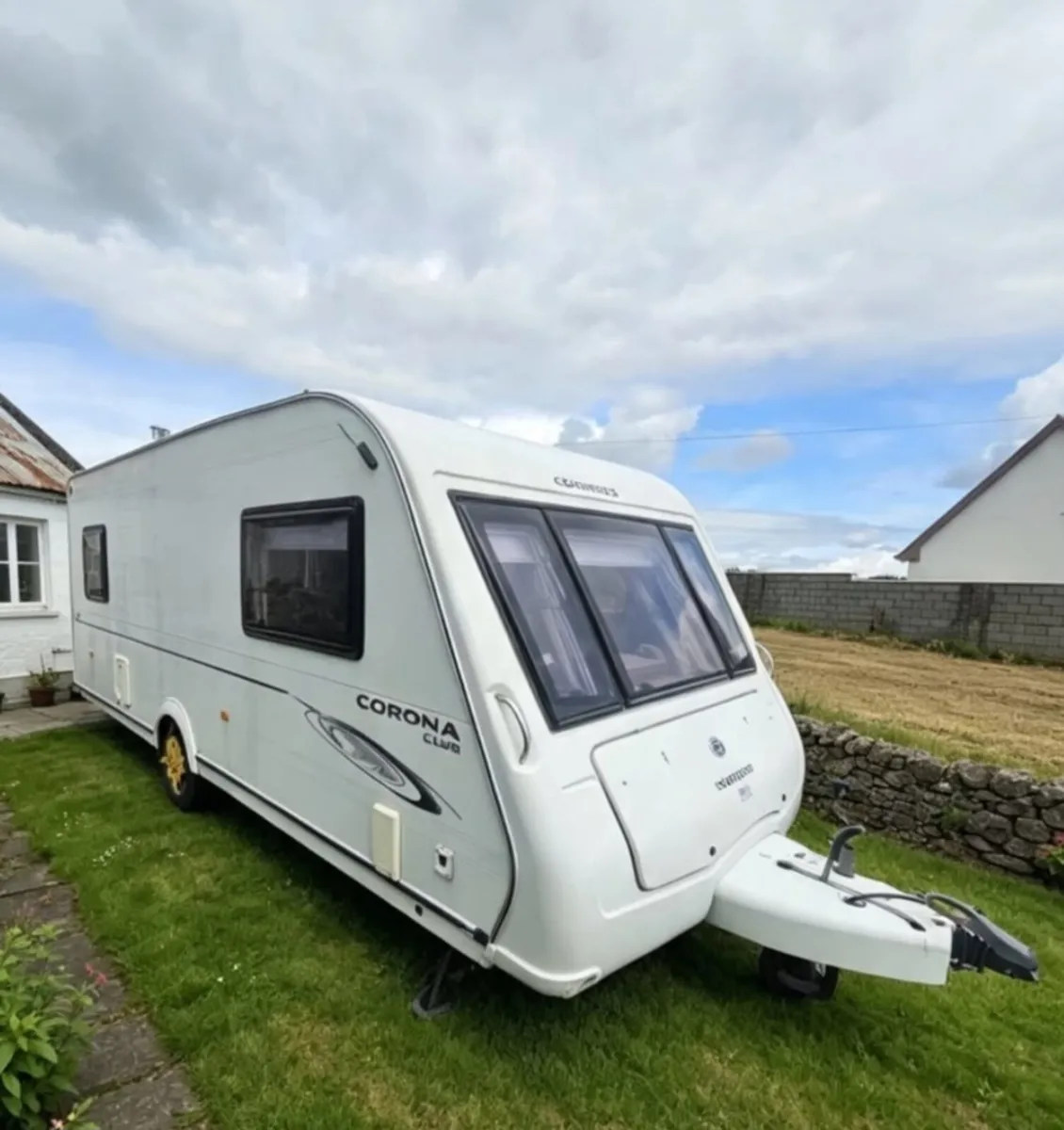 18Ft 5/6 Berth Compass Caravan For Sale - Image 1