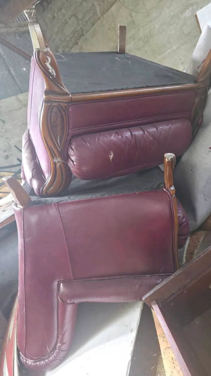Suite of furniture - Image 1