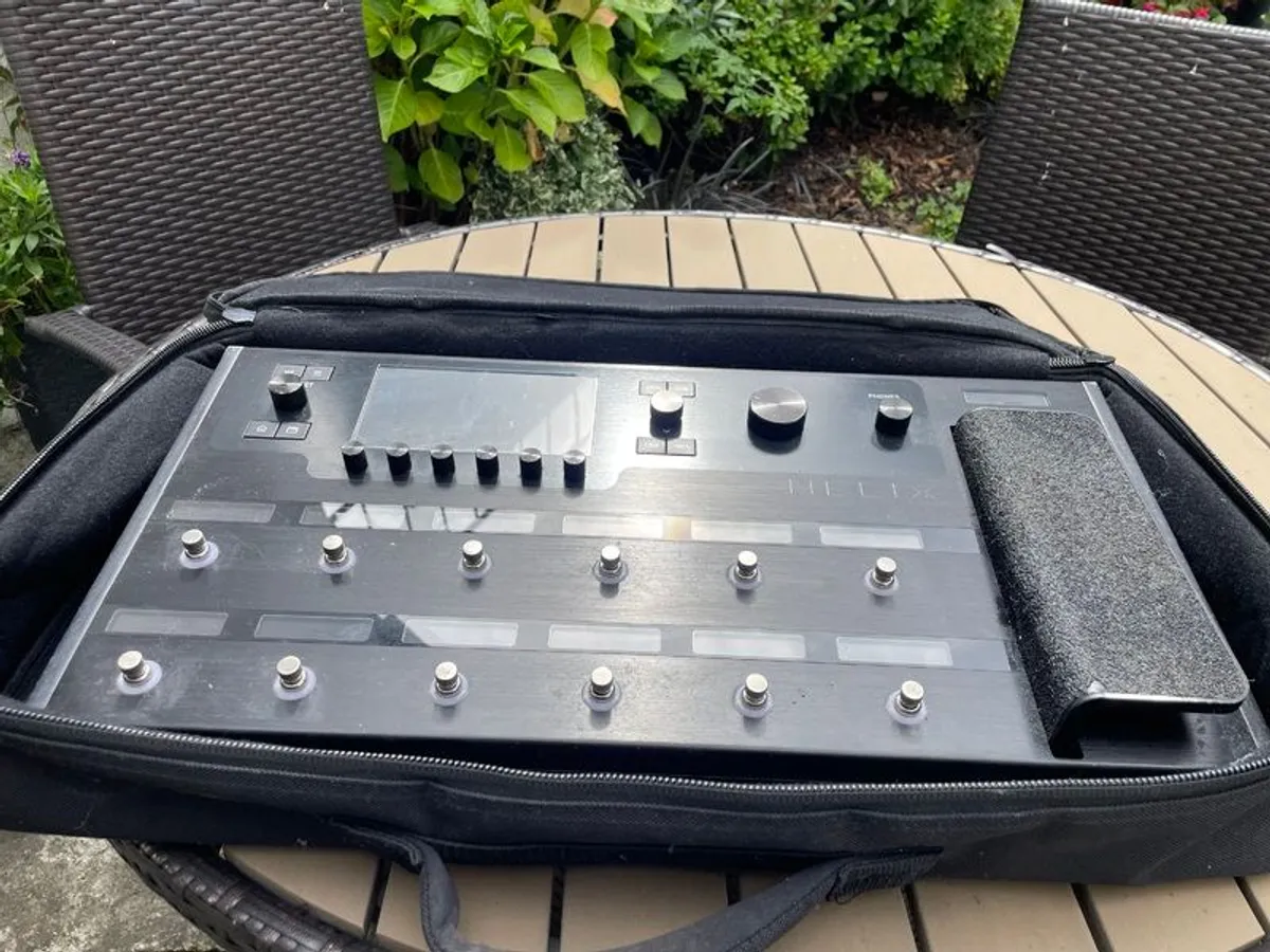 Helix Floor guitar processor - Image 1