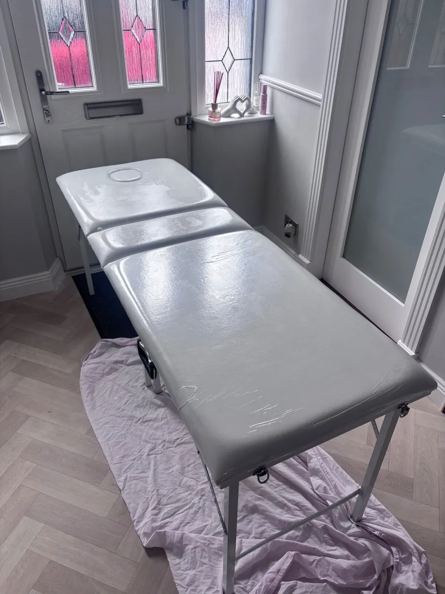 Foldable Massage Table - Image 1