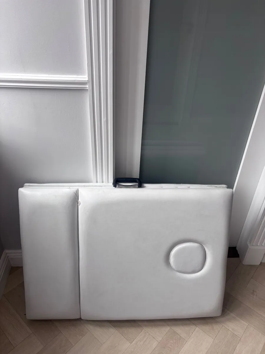 Foldable Massage Table - Image 3