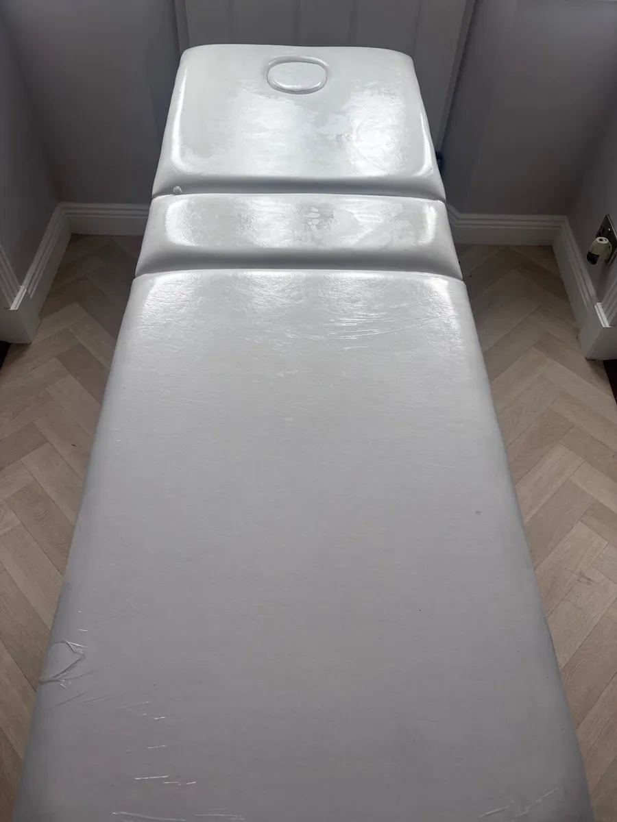 Foldable Massage Table - Image 2
