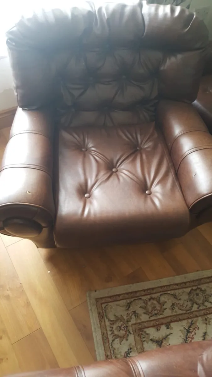 3 seater couch and 2 arm chairs - Image 1