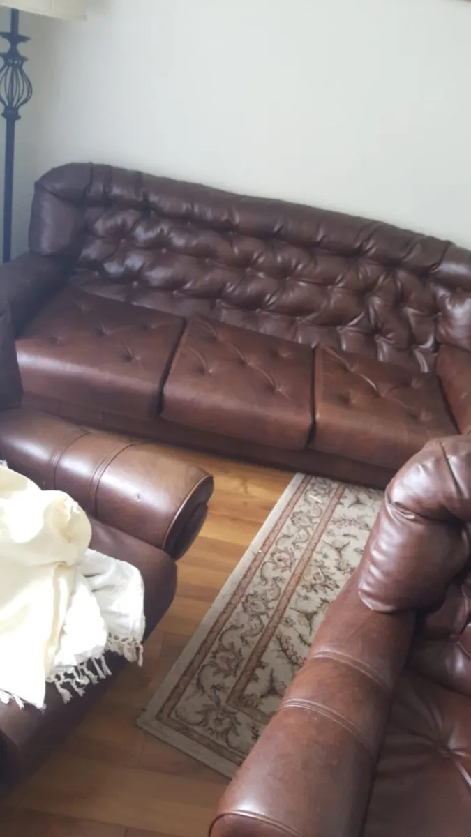 3 seater couch and 2 arm chairs - Image 3