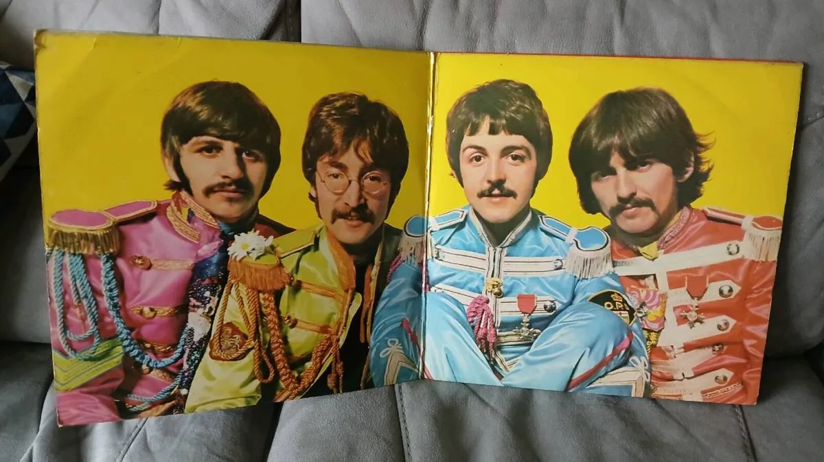 Sgt Peppers Lonely Hearts Club Band - Image 2
